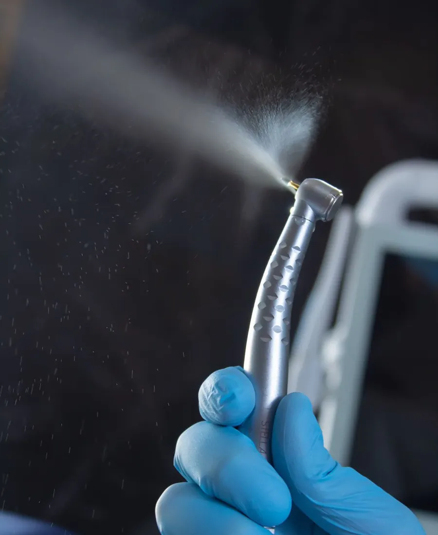Pieza de mano dental de alta velocidad utilizada en Alta Dental Especialidades